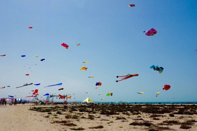 Flying solo at Dubai Kite Festival, Kite Beach